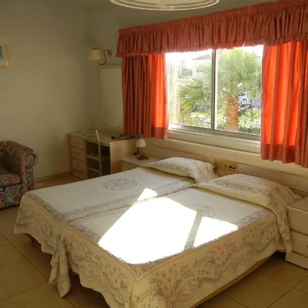 Apartahotel Tsialis 4*