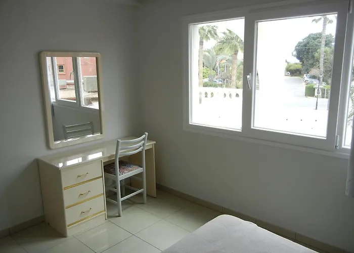 Tsialis Aparthotel Pyla