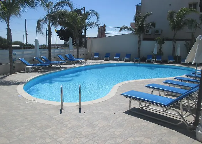 Tsialis Aparthotel Pyla