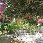 Tsialis מלון דירות 4*