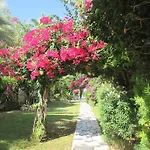 מלון דירות Tsialis