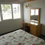 Tsialis מלון דירות 4*