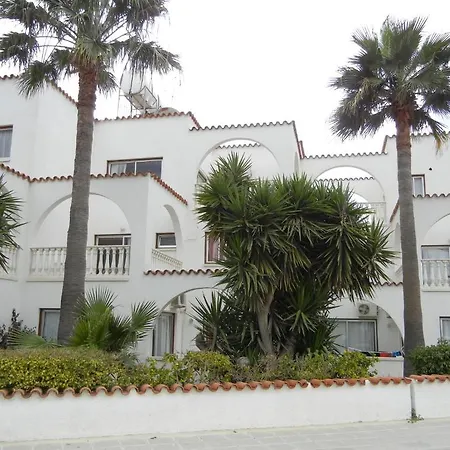 Tsialis Aparthotel Pyla