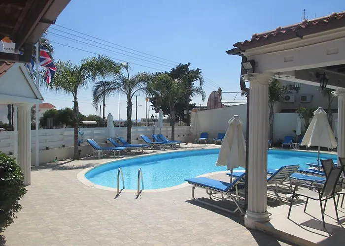 Tsialis Aparthotel Pyla